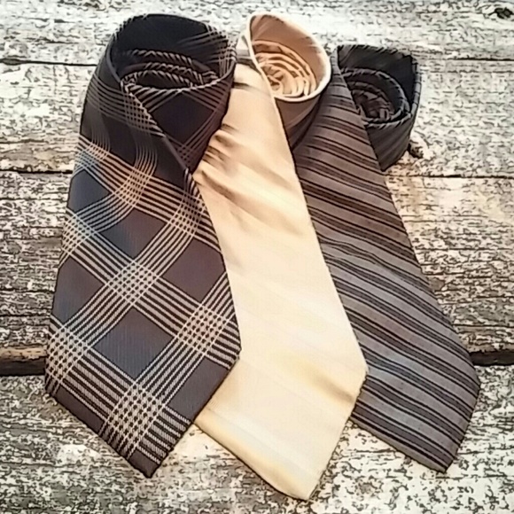 Lot of ties - Picture 1 of 4
